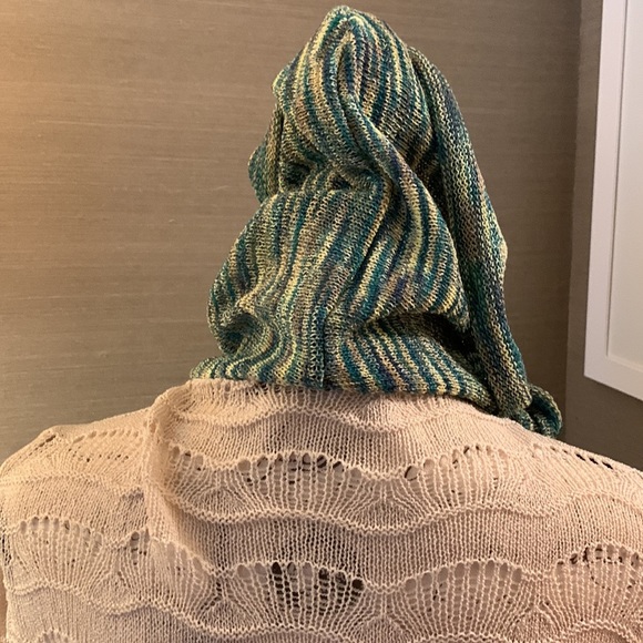 🧶 Slouchy, Cozy, & Kinda Mysterious 🧶 Loose Fit Hooded Sweater – Size M 😌🖤🌧 - Picture 5 of 9